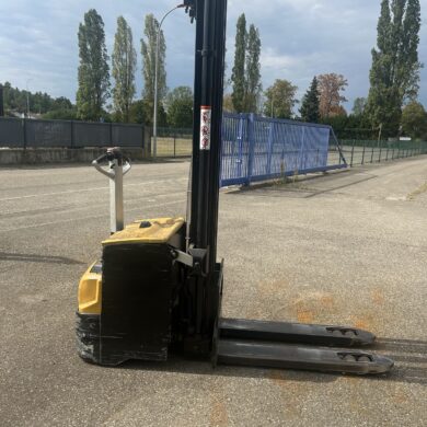Gerbeur électrique Caterpillar mât triplex 5400 mm avec élévation de base